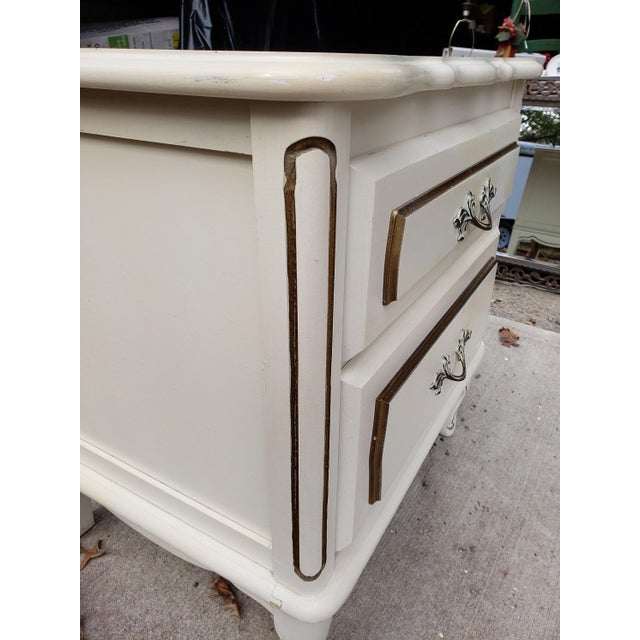 French Provincial Vintage Ivory & Gold Wood Nightstand Mid Century French Provincial For Sale - Image 3 of 11