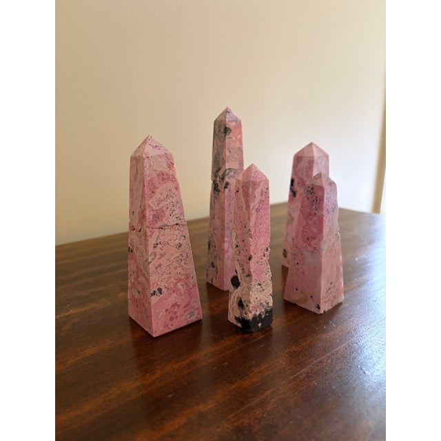 Contemporary Neoclassical Grand Tour Solid Marble Pink and Cream Obelisks, Set of 5 For Sale - Image 3 of 10