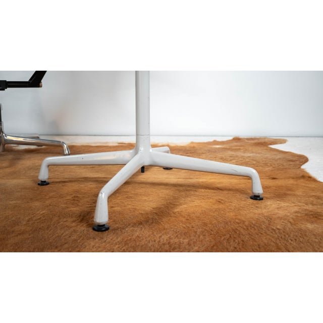 1990s Mid-Century Modern Charles & Ray Eames for Herman Miller Aluminum Group Dining Table For Sale - Image 5 of 14