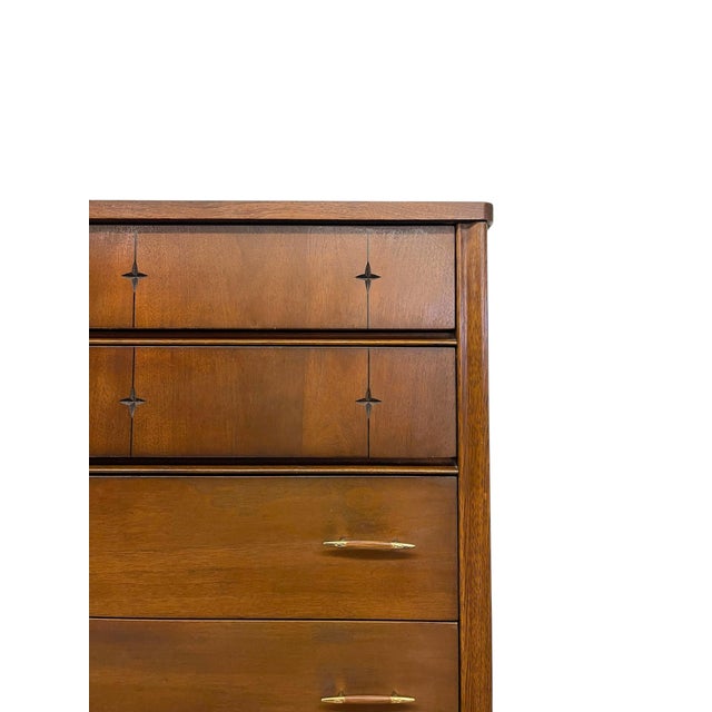 1960s Broyhill Premier “Saga" Highboy Dresser - Mid-Century Modern Chest With Starburst Carvings For Sale In Seattle - Image 6 of 10