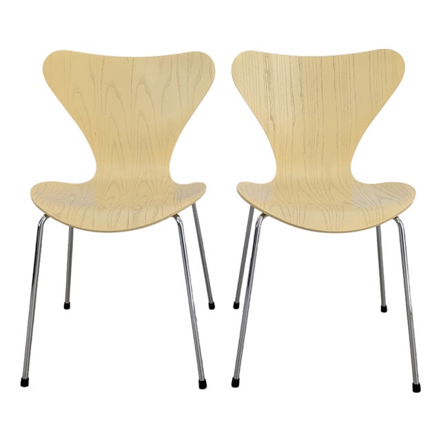 Vintage Series 7 Chairs by Arne Jacobsen for Fritz Hansen, Set of 2 For Sale