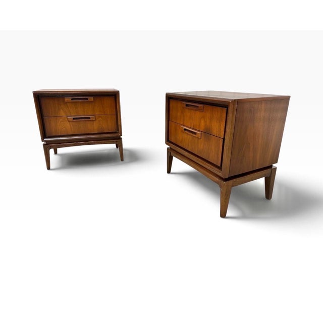 Mid-Century Modern Mid-Century Modern Broyhill 2-Drawer Walnut Nightstands - Set of 2 - Refinished! For Sale - Image 3 of 9