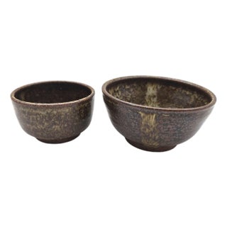 Set of Two Japanese Shusai-Yaki Stoneware Tea Bowls With Bizen Gohon Glaze and Wabi-Sabi Form For Sale