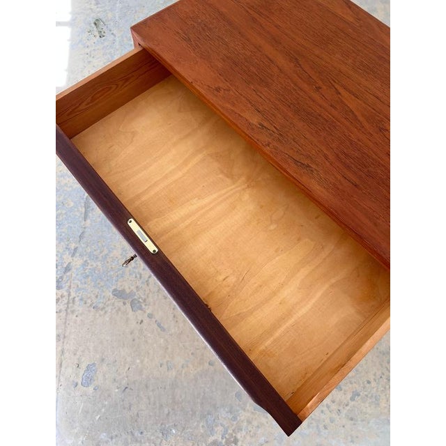 Teak Chest of Drawers with Continuous Handles and Lock, Denmark, 1960s For Sale - Image 4 of 11