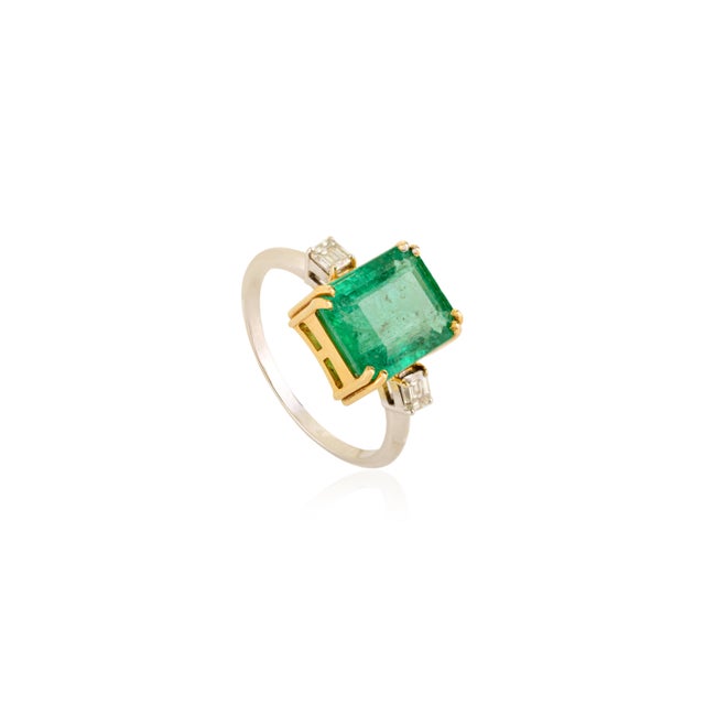 Two Tone 18k Gold Genuine Emerald Three Stone Ring Size 7 For Sale - Image 4 of 13