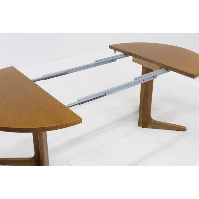 1960s Vintage Danish Round Extendable Dining Table, 1960s For Sale - Image 5 of 9