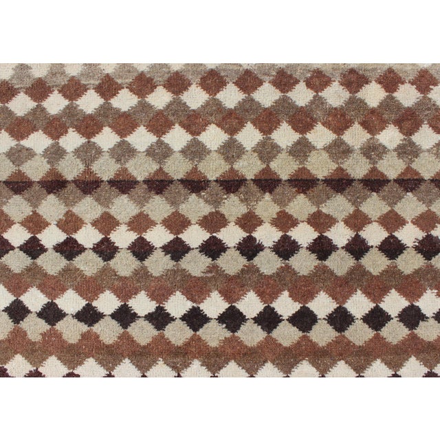 Mid-Century Modern Mid-Century Modern Rug With All-Over Checkerboard Pattern in Multi Brown Tones 5'5"x9'4" For Sale - Image 3 of 8