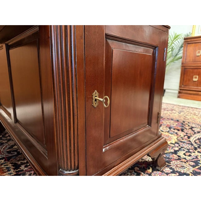 English Chesterfield Desk with Green Leather For Sale - Image 14 of 18