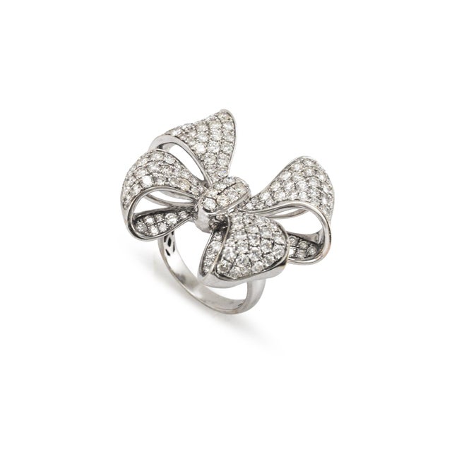 Gender: Ladies Metal Type: 18K White Gold Ring Size: 8 Width: 1.25 inches to 1.00 inches Thick: 3.30 mm Weight: 19.27...