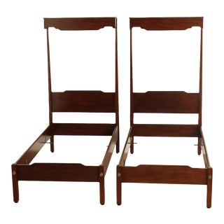 1970s Kittinger Williamsburg Adaptation Mahogany Twin Poster Beds - A Pair For Sale