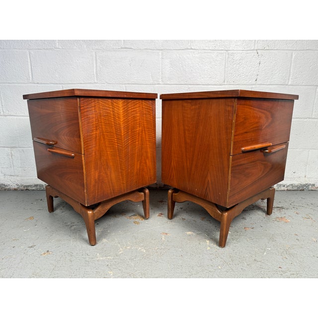 Mid 20th Century Pair of Mid-Century Modern Nightstands For Sale - Image 5 of 16