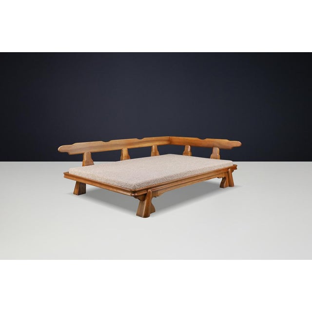 French Brutalist Walnut Daybed with Bouclé Upholstery, 1950s For Sale - Image 14 of 17