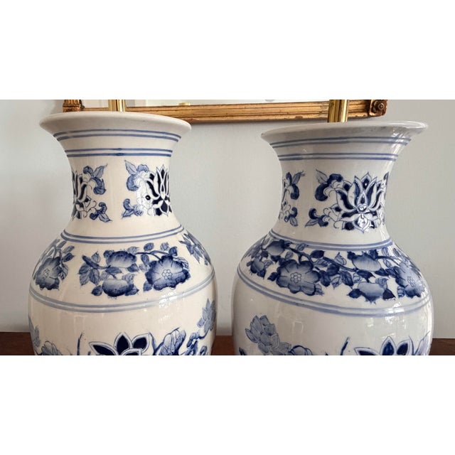 Chinoiserie Blue and White Porcelain Vase Table Lamps For Sale - Image 4 of 12
