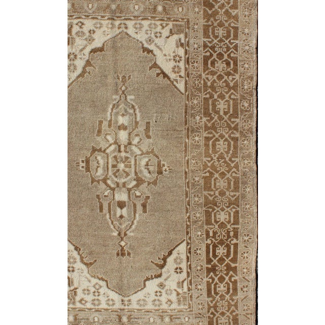 Vintage Turkish Medallion Oushak Area Rug in Grey and Brown's For Sale In Atlanta - Image 6 of 7