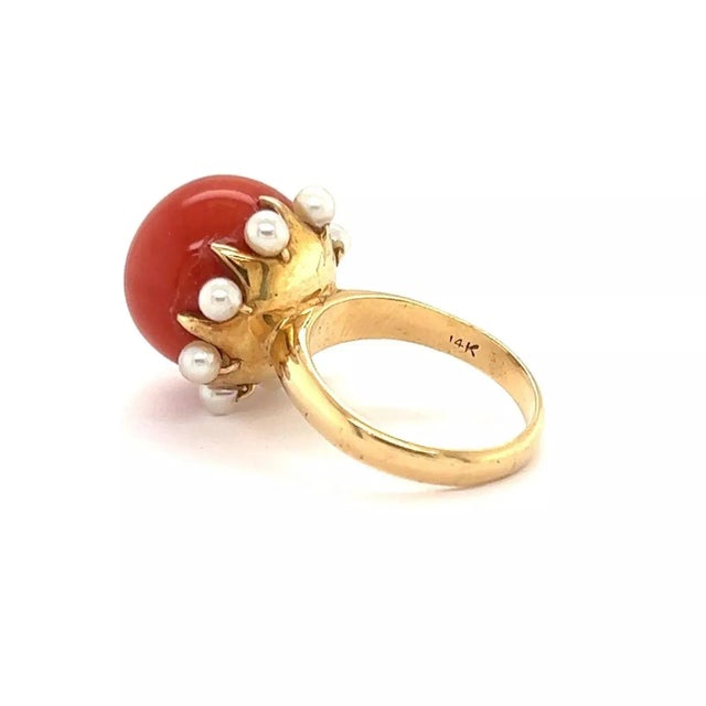 Late 20th Century Coral & Seed Pearls Cocktail 14k Yellow Gold Ring - Size 5 For Sale - Image 5 of 7