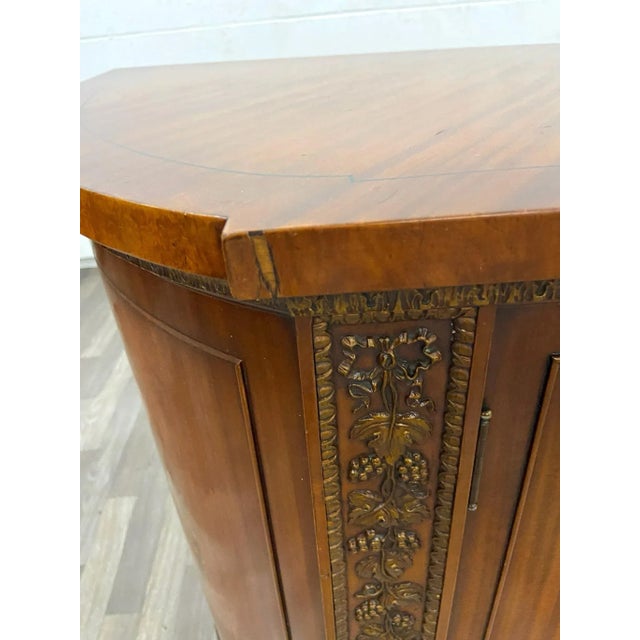 Late 20th Century Vintage Lammert's Louis XVI Style Demilune Console Entryway Commode Cabinet For Sale - Image 5 of 12