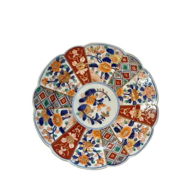 Chinese Pair Antique Early 20th Century Imari Scallop Rim Plates For Sale - Image 3 of 7