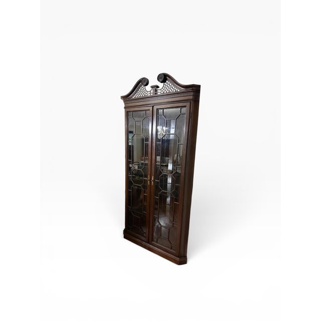 English Hekman Attributed Mahogany Corner Display Cabinet For Sale - Image 3 of 18