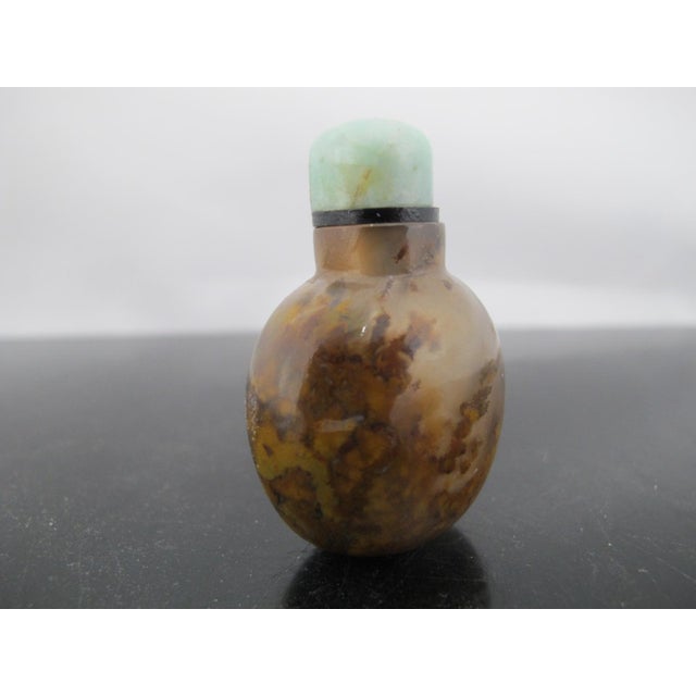 Small antique, most likely Qing dynasty era, Chinese snuff bottle. Small round bottle in translucent 'Shadow" agate...