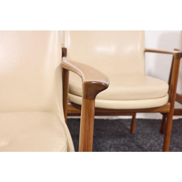 1960s Mid-Century Conference Armchairs in Walnut and Vinyl Leather by Ib Kofod-Larsen, 1963, Set of 8 For Sale - Image 5 of 18
