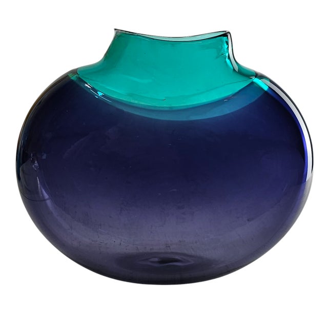 A symphony of color and form, this signed Maureen Williams Australian art glass vase is a testament to the artistry of...