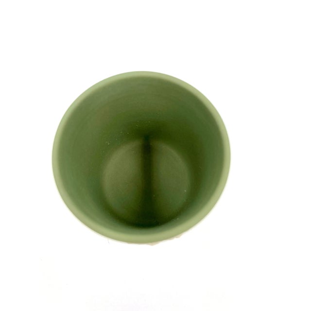 Late 20th Century Wedgwood Green Jasperware Tobacciana Collection Cigarette Holder and Ashtray - Set For Sale In New York - Image 6 of 12