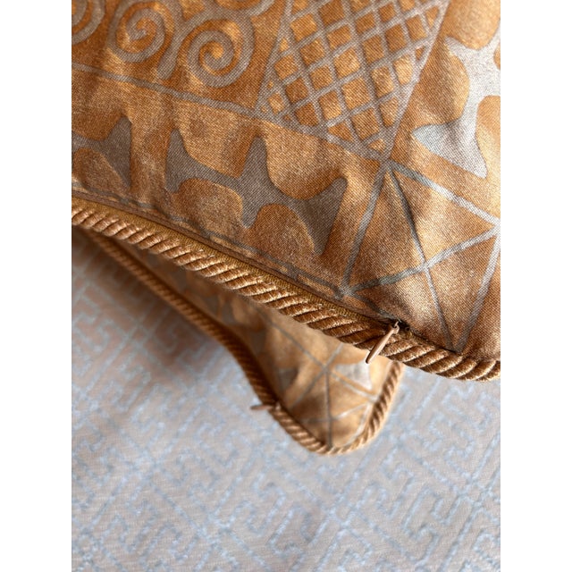 18" square, invisible zipper closed, twisted rope trim sewn in-seam. Better luxe blend of down-to-feather insert: 50/50...