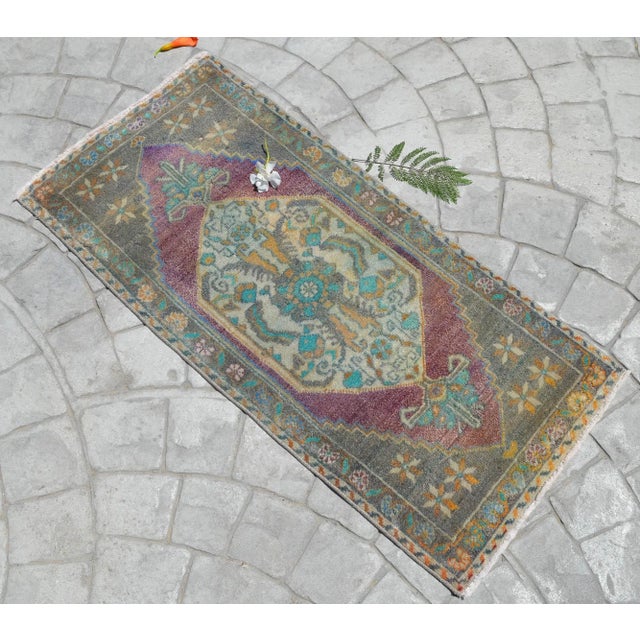 Vintage tuscan red background color yastik rug perfect for a small guest bath or in front of the kitchen sink dimensions:...