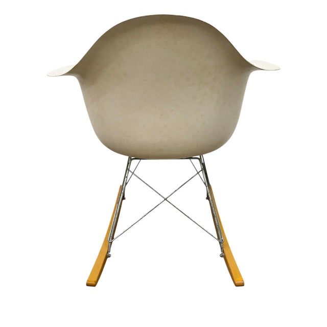 1960s Vintage Herman Miller Eames Fiberglass Rocking Chair (Rar) Mid-Century Modern | Original Shell & Base For Sale - Image 5 of 15