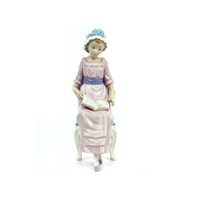 This exquisite porcelain figurine, titled "Reading", is a classic example of Lladró’s world-renowned Spanish...
