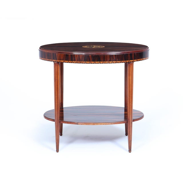 Art Deco French Oval Side Table in Macassar Ebony, 1925, in Very Good conditions. Designed 1920 to 1949