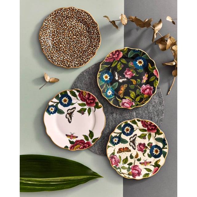 Add an unmistakably Spode touch to your kitchen with the Creatures of Curiosity Black Floral Mug. Featuring a 22-carat...