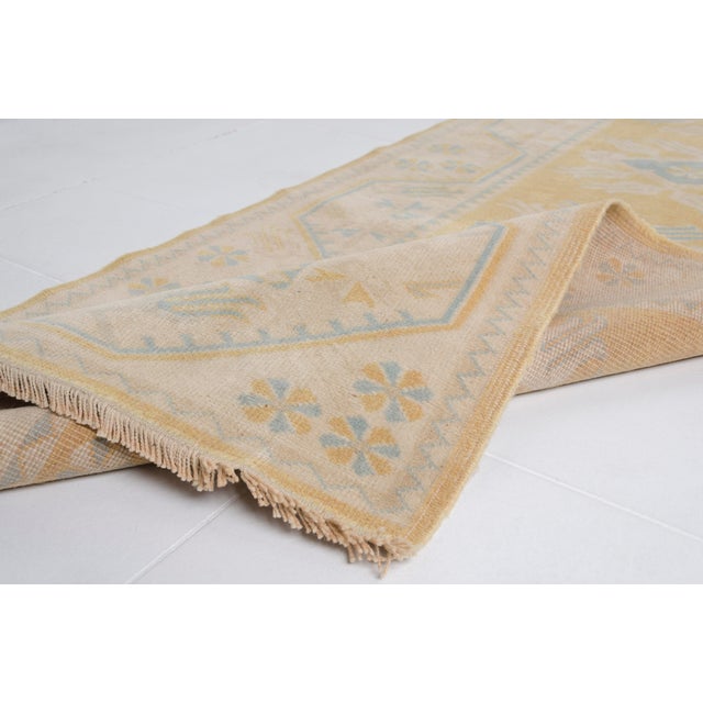 1950s Neutral Distressed Rug for Large Spaces For Sale - Image 9 of 11