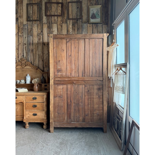 Antique Linen Cupboard in Pine For Sale - Image 5 of 15