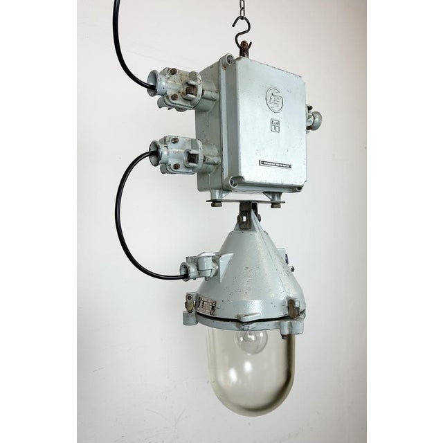 Industrial Cast Aluminium Explosion Proof Lamp from Elektrosvit, 1970s For Sale - Image 4 of 18