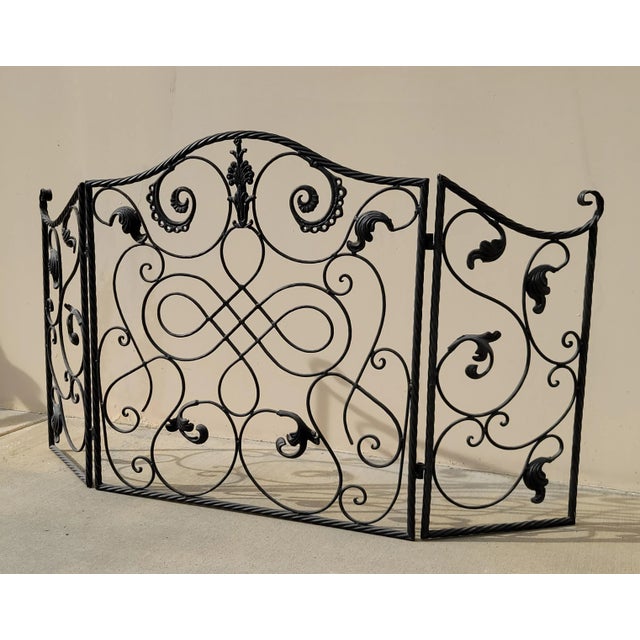 Gorgeous Fireplace Screen in Great Vintage Condition. Solid and Firm. Wear is usual for its age. Please see the photos....