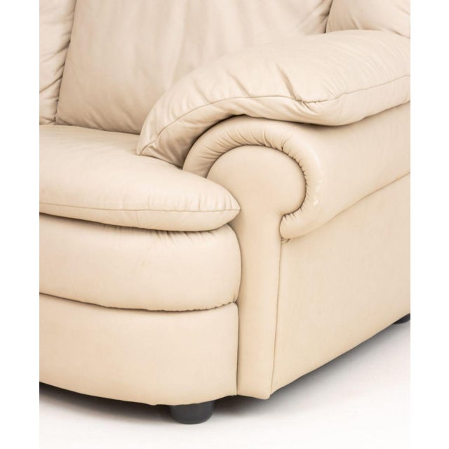 Late 20th Century Modern Beige Leather Upholstered 2-Seat Sofa For Sale - Image 5 of 7