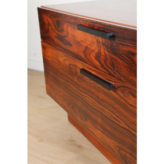 Wood Scandinavian Low Sideboard in Rosewood attributed to Ib Kofod Larsen, Denmark, 1960s For Sale - Image 7 of 18