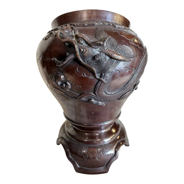 Important Antique Japanese Bronze Pot W/Dragon From Meiji Period For Sale