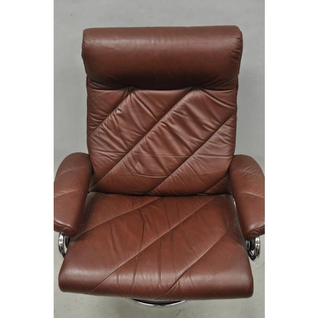 Late 20th Century Vintage Ekornes Stressless Brown Leather Reclining Swivel Lounge Chair & Ottoman For Sale - Image 5 of 18