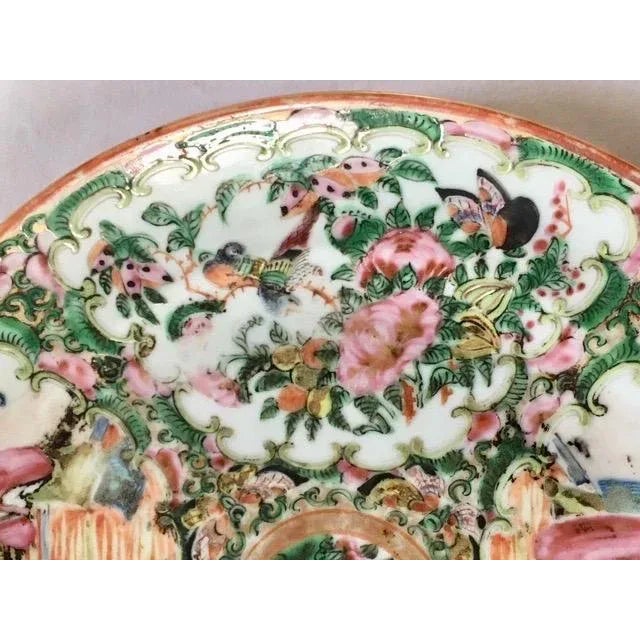 Chinese 19th Century Chinese Rose Medallion Plate For Sale - Image 3 of 8