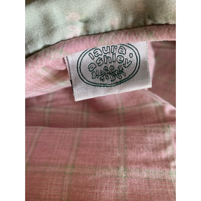 1980s Vintage Laura Ashley Rosemoor Ruffles Twin Comforter Cover, Pink Roses Rosebuds For Sale - Image 5 of 12