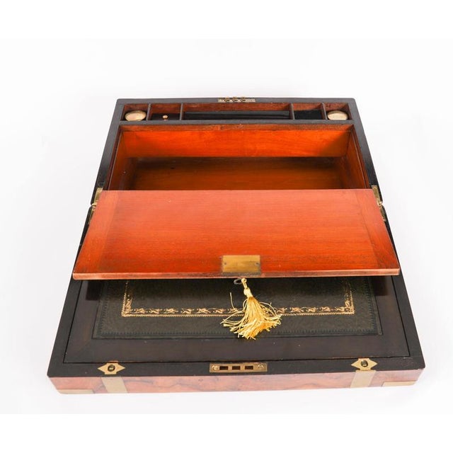 Antique George III Campaign Writing Slope with Brass Mounts, 19th Century For Sale - Image 16 of 18