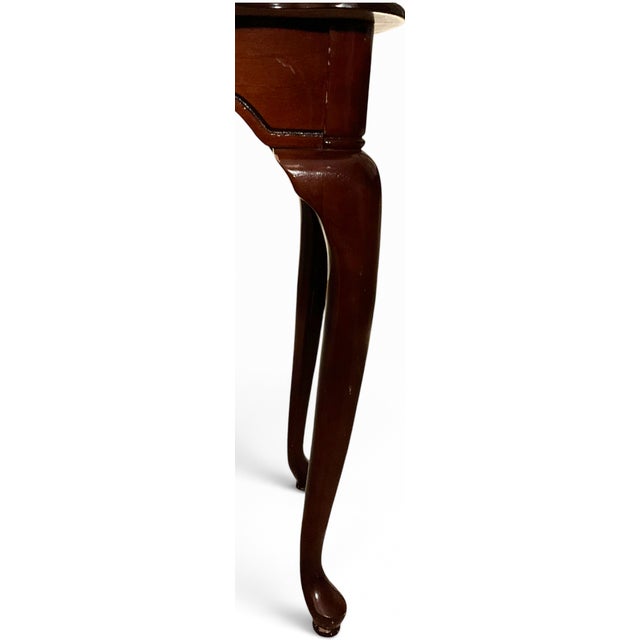 Late 20th Century Queen Anne Style Carved Shell Inlaid Banded Mahogany Console Sofa Table With Pad Feet For Sale - Image 18 of 18