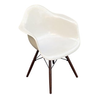 Vintage Fiberglass Armchair in Parchment by Charles Eames for Herman Miller, 1970s For Sale