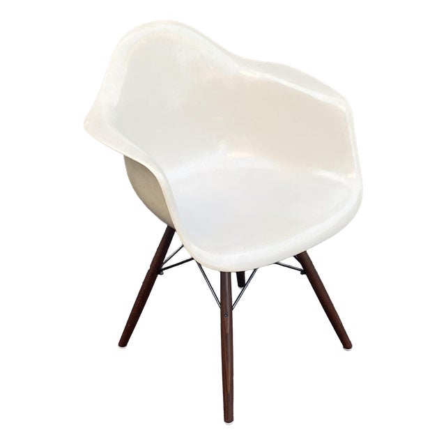 Vintage Fiberglass Armchair in Parchment by Charles Eames for Herman Miller, 1970s For Sale