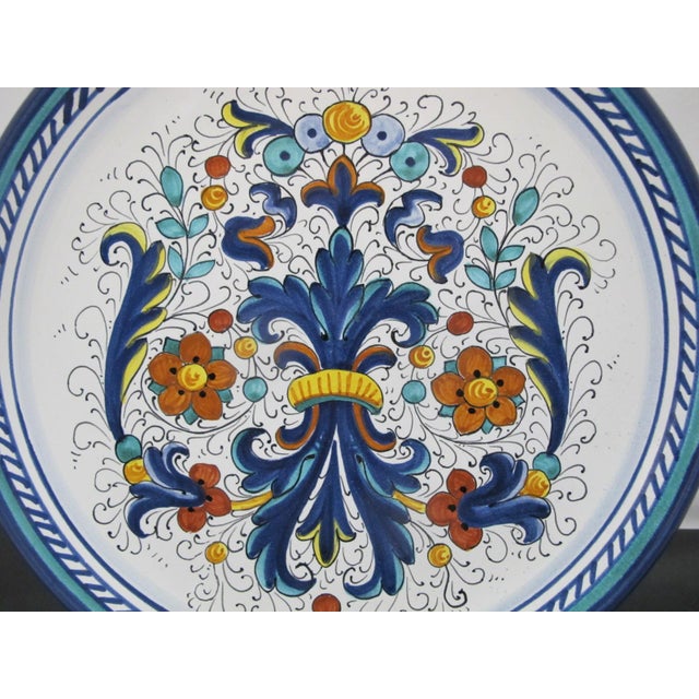 Bright and so lovely Deruta Italian majolica plate in Ricco design. The Ricco design is heavily influenced by the frescoes...