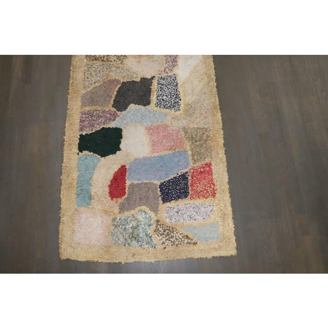 Textile Mid Century Zabihi Collection Abstract American Hooked Runner - 2'8" x 7'10" For Sale - Image 7 of 7