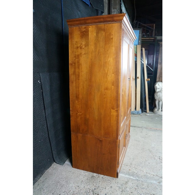 Late 20th Century Ethan Allen Country Crossing Maple Tv Media Entertainment Cabinet 17-9700 For Sale - Image 13 of 18