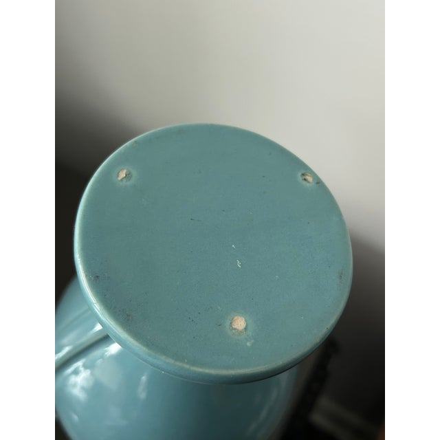 Baby Blue Vintage Royal Haeger Attributed Feather Plume Urn Vase – Mid-Century Turquoise Blue-Green Ceramic, Usa For Sale - Image 8 of 11